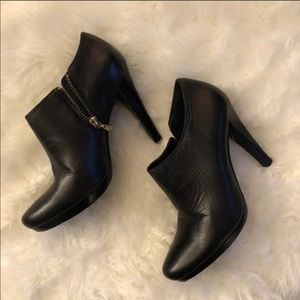 Diane Von Furstenberg black leather booties size 7